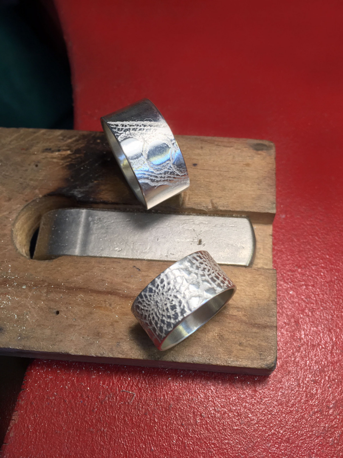 Wecandoo - Fabriquez un bijou en argent texturé