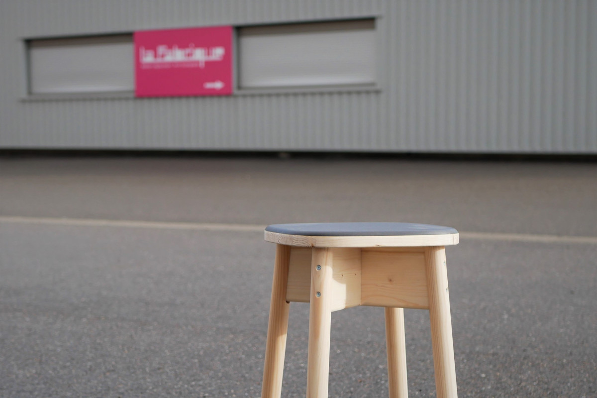 Wecandoo - Fabriquez votre tabouret en bois à la main