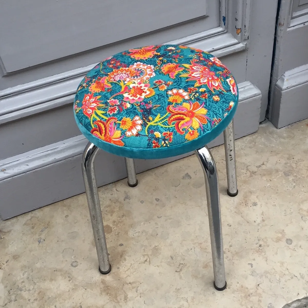 Tapissez votre tabouret ou pouf cagette