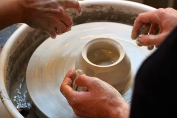 Créez une pièce au tour de potier
