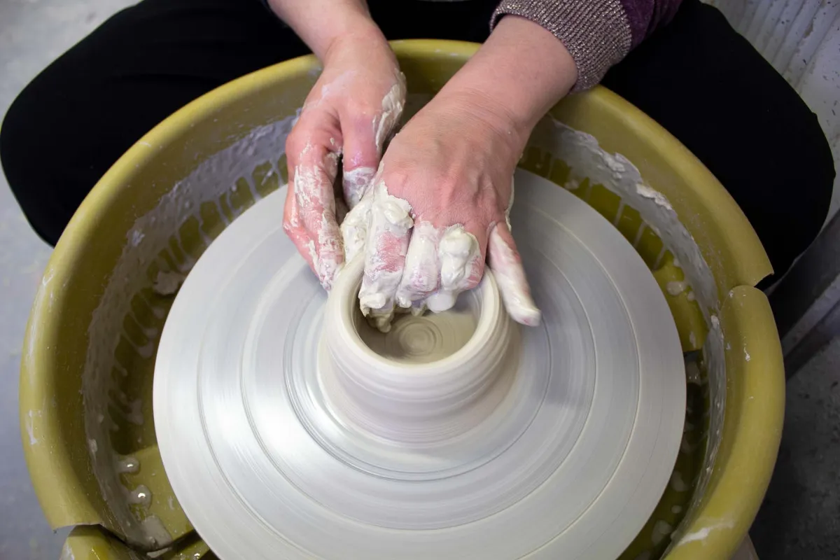 Tournez votre duo de bols en céramique