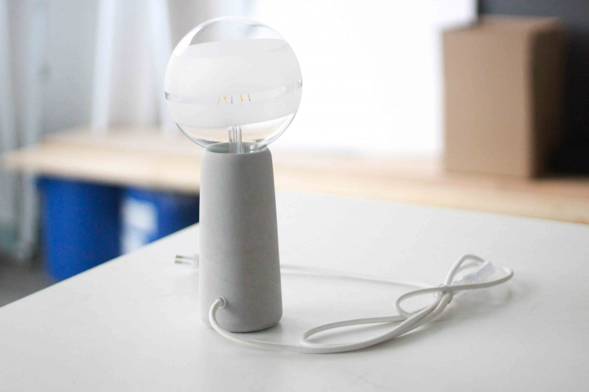 Wecandoo - Fabriquez une lampe phare en béton