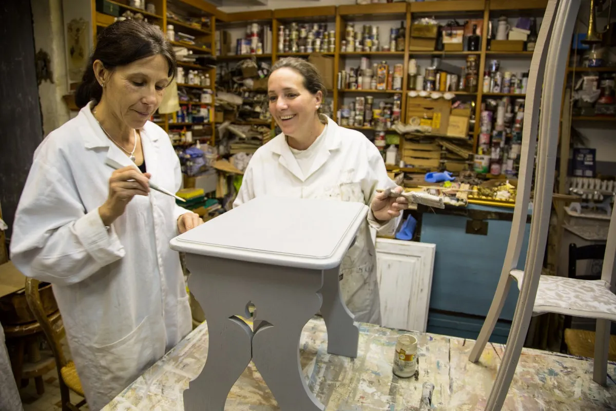 Repeignez votre petit meuble