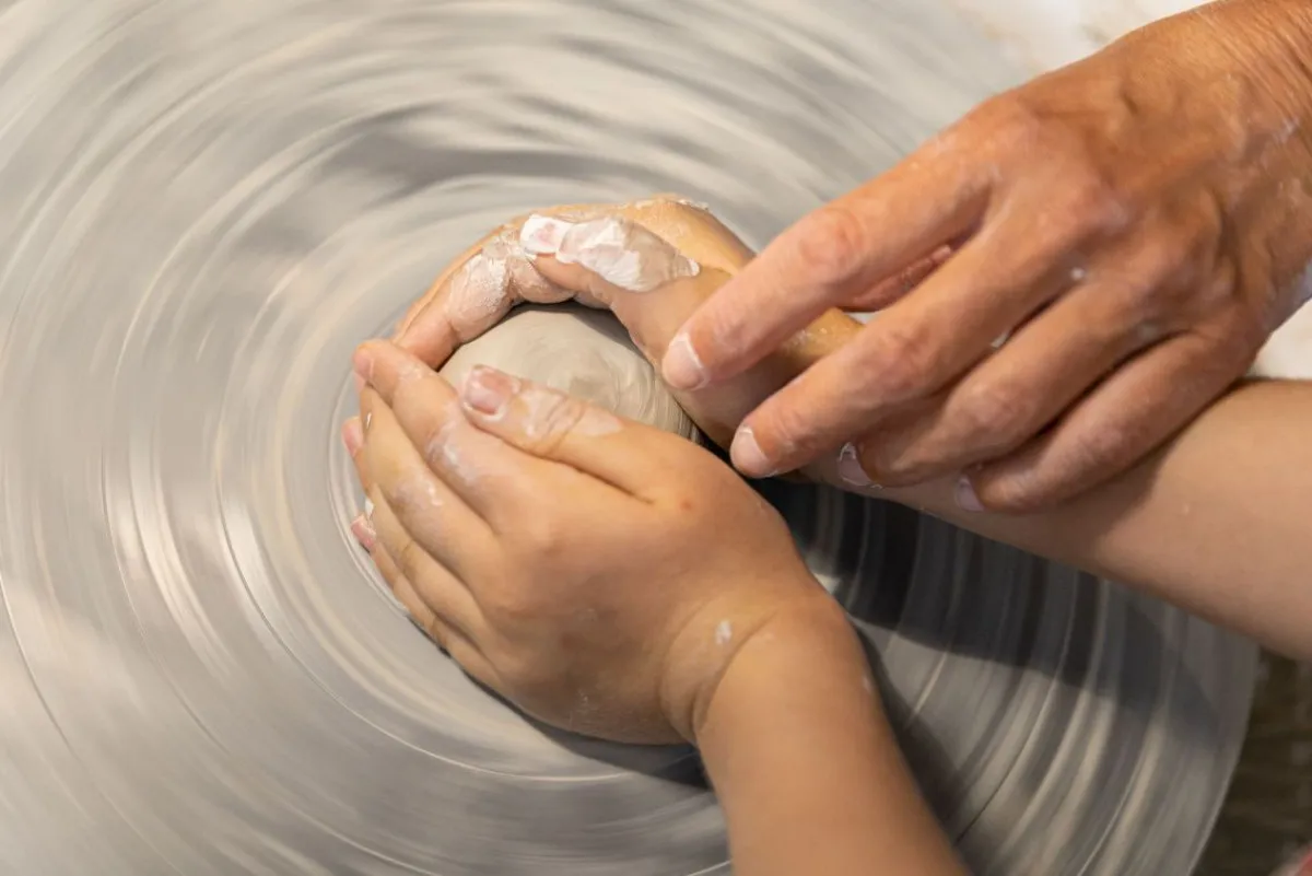 Initiez-vous en famille au tour de potier