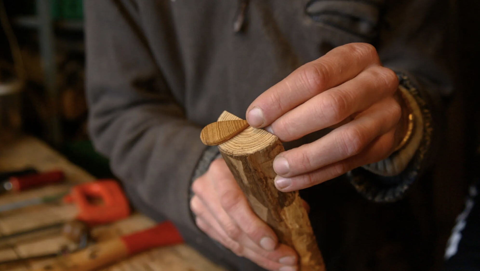 Wecandoo - Réalisez des boucles d'oreilles en bois