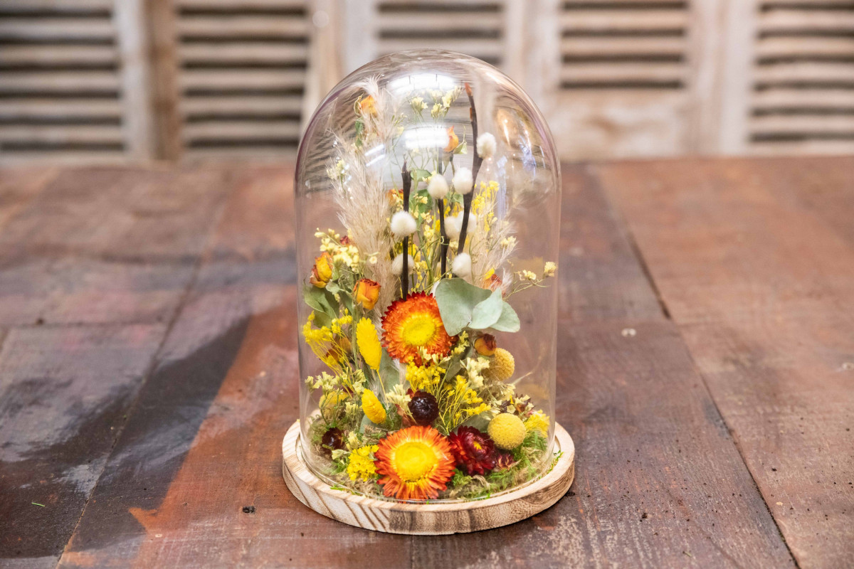 Wecandoo - Fabriquez une cloche de fleurs séchées