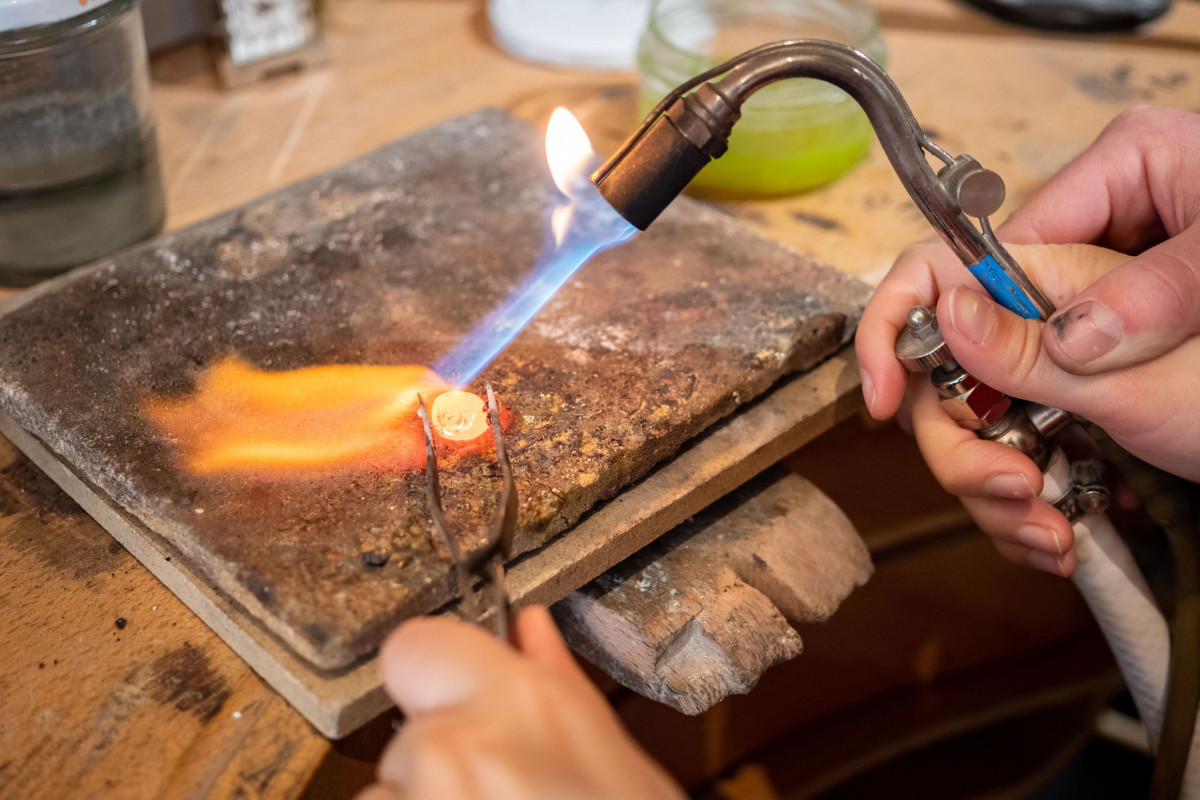 Créez votre bague sertie en argent