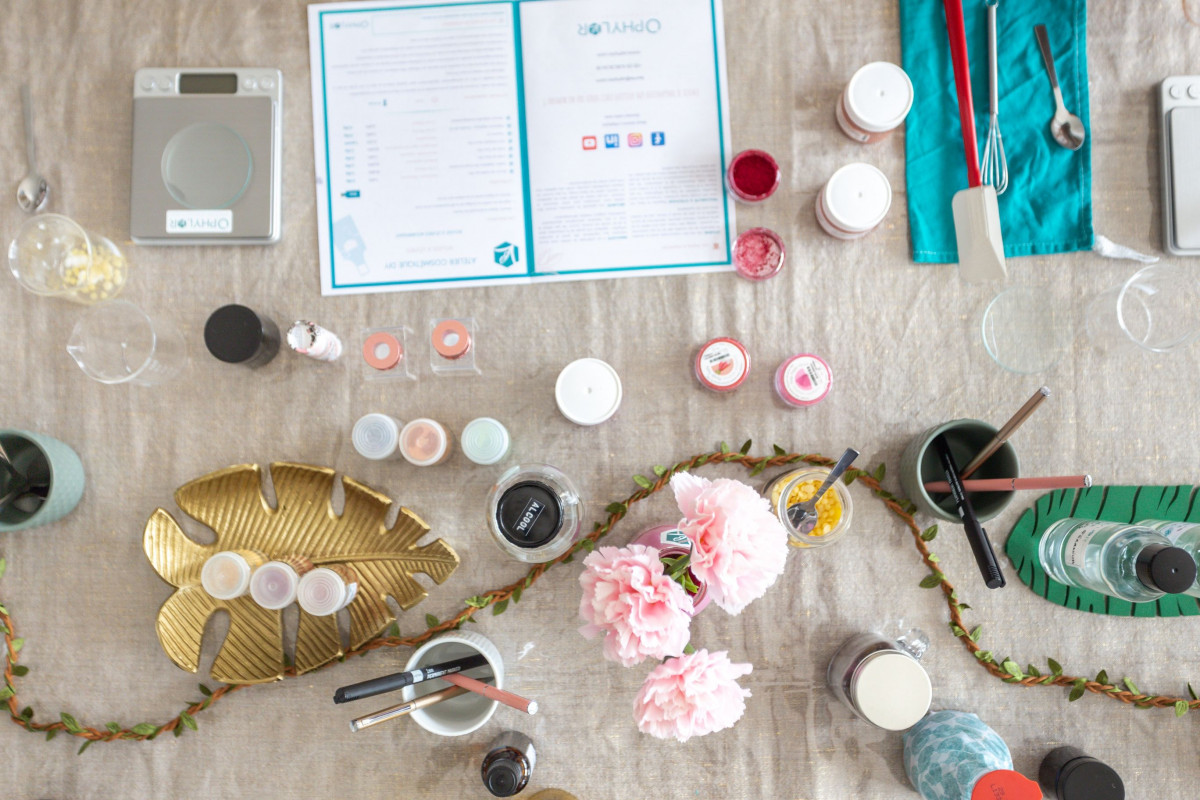 Créez un rouge à lèvre et son démaquillant