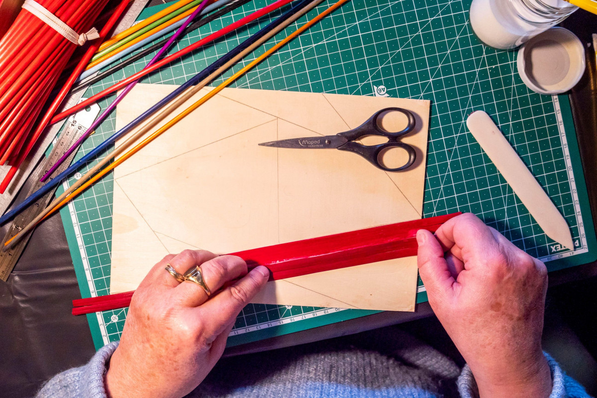 Faites votre plateau en marqueterie de paille