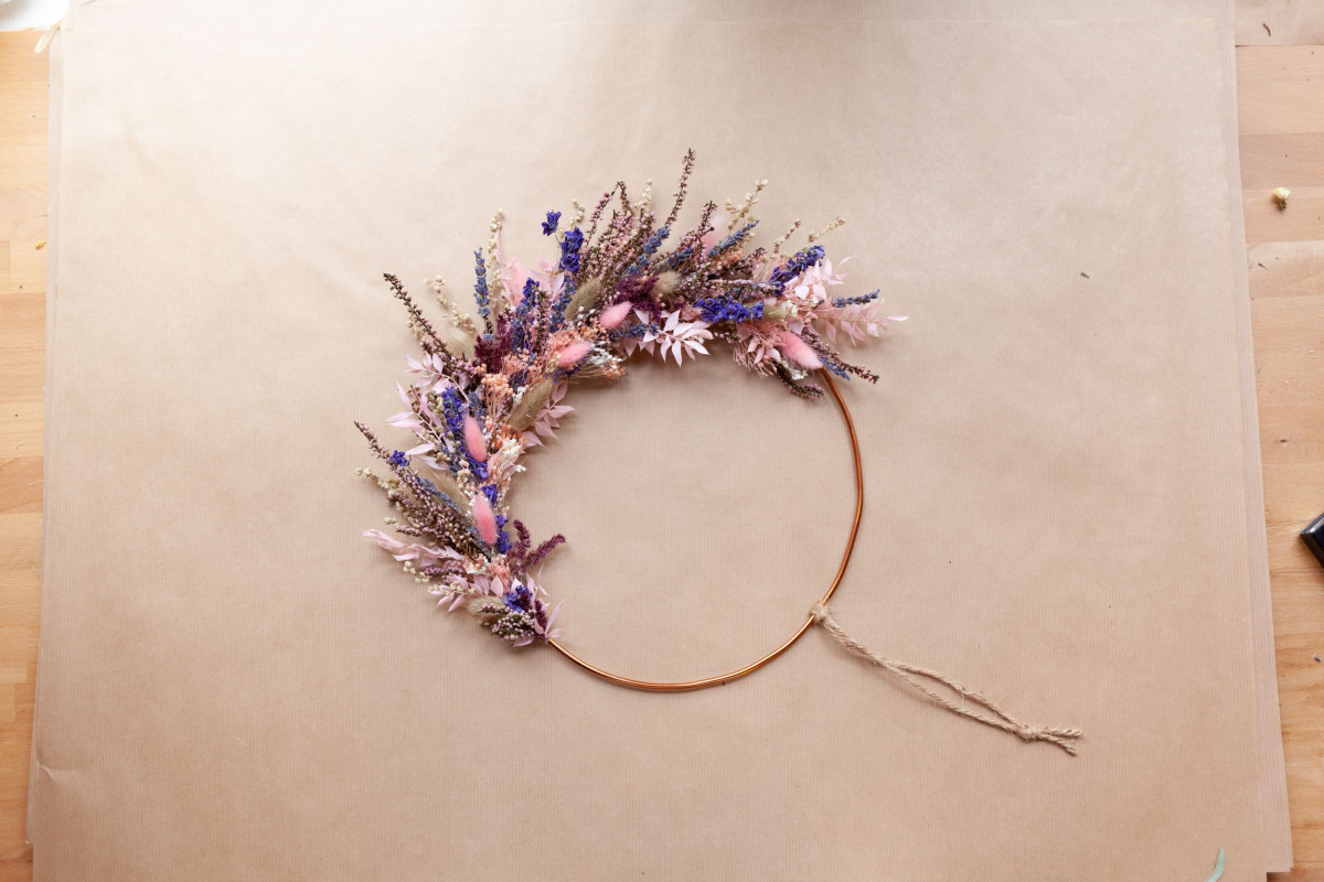 Créez une grande couronne de fleurs