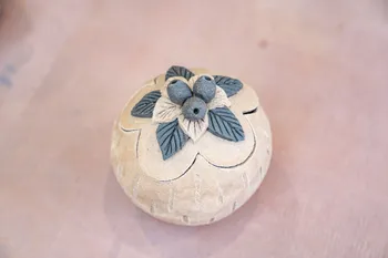 Modelez votre boîte en céramique