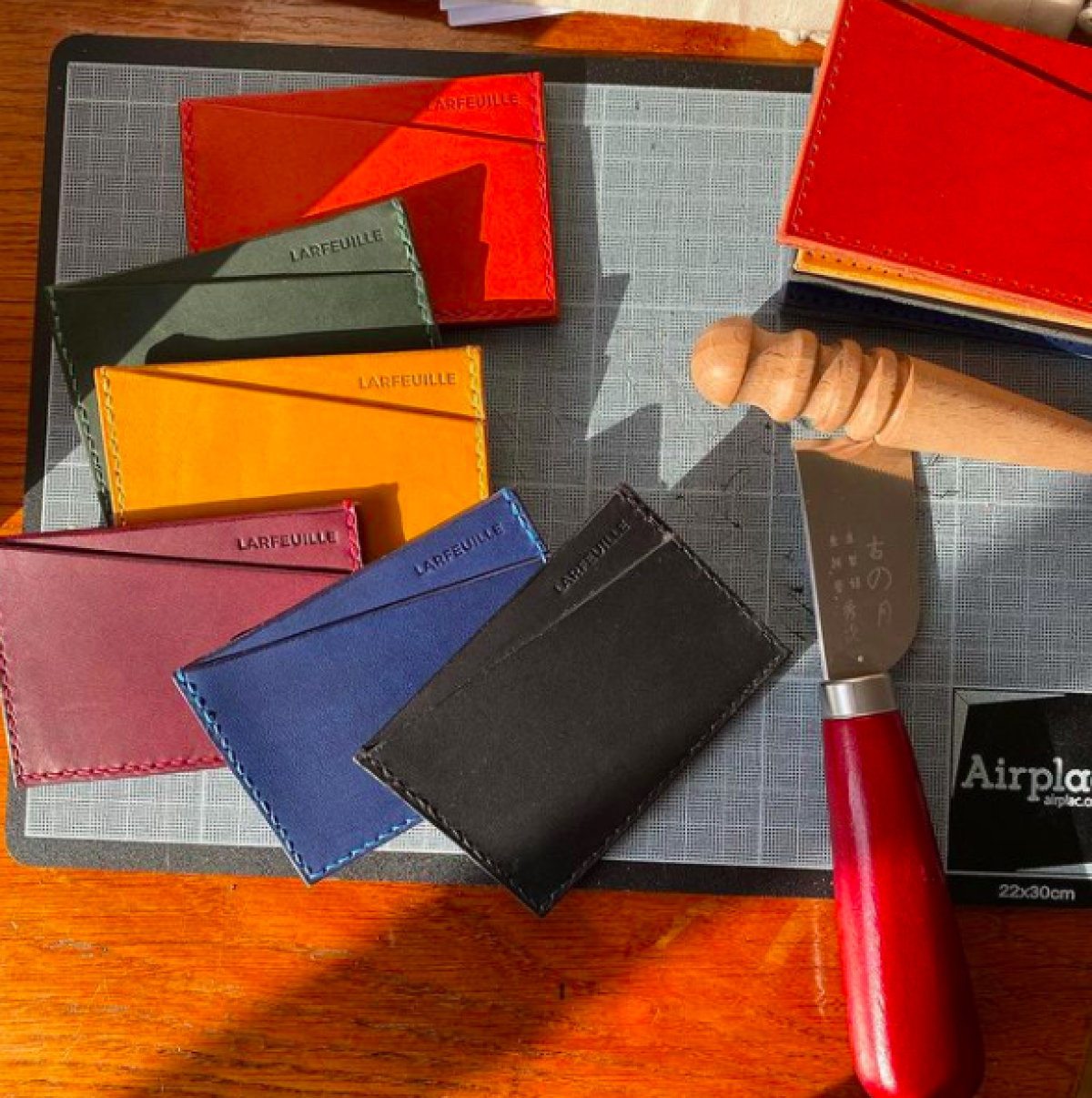 Réalisez votre porte-cartes en cuir