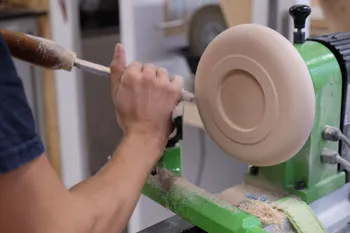 Fabriquez une assiette au tour à bois