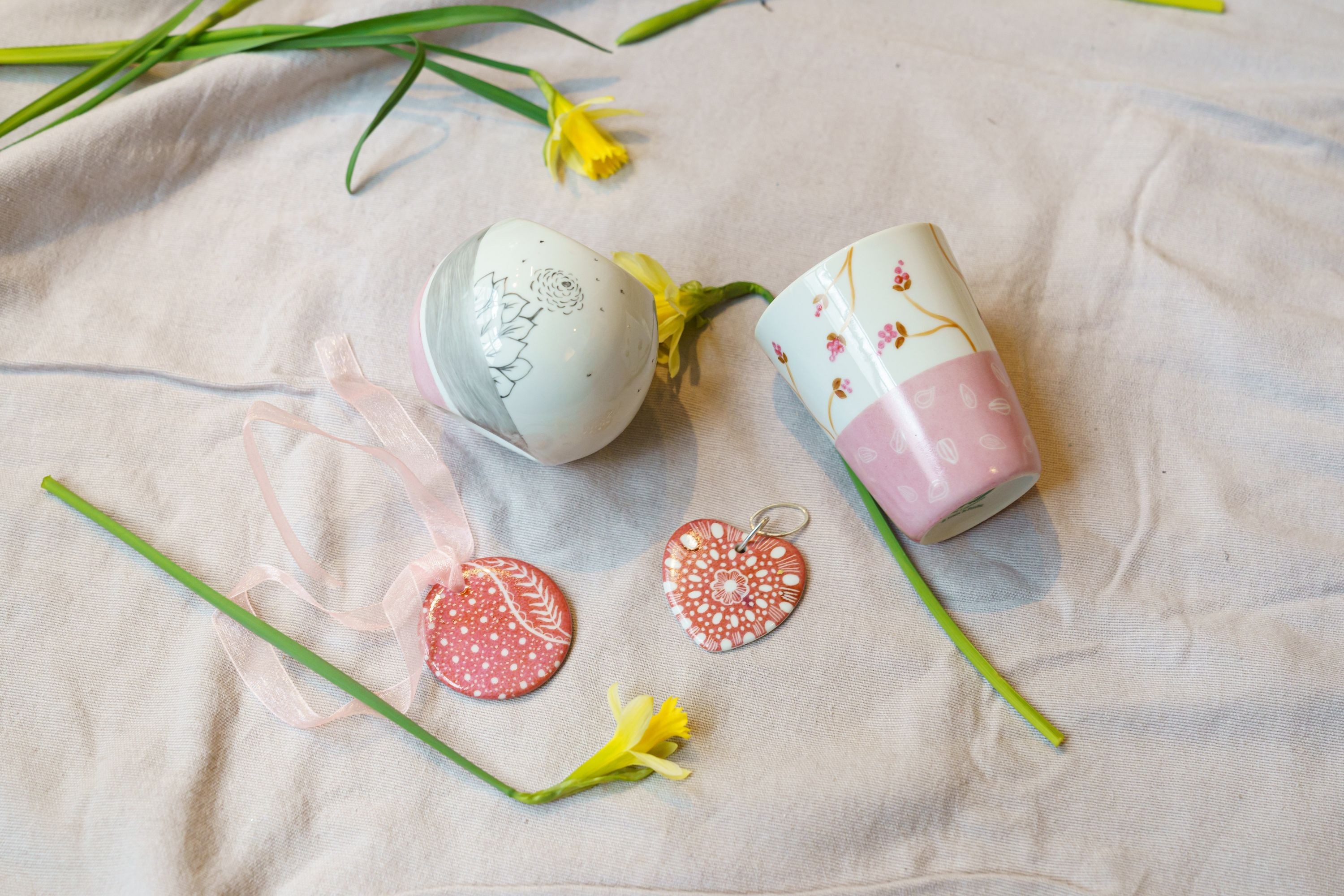 Découvrez les techniques de décor sur porcelaine