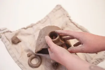Wecandoo - Modelez votre vase en grès chamotté