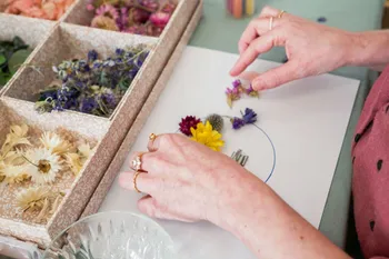 Réalisez votre accessoire en fleurs séchées