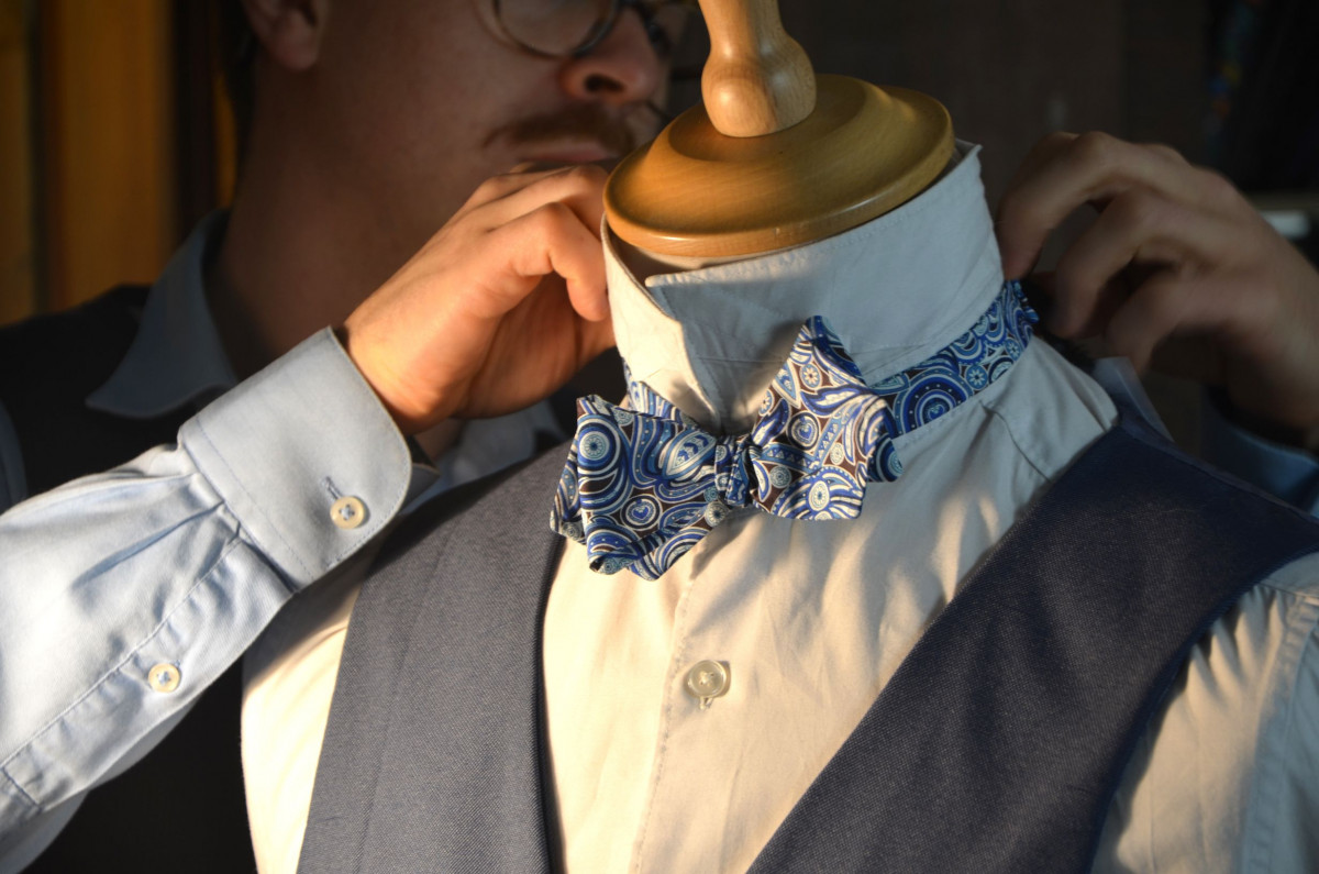 Confectionnez vos nœuds papillon en duo