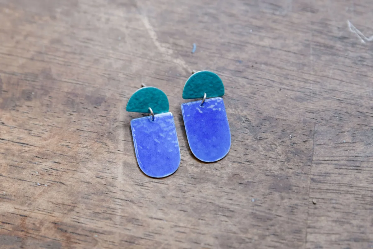 Emaillez votre paire de boucles d'oreilles en argent