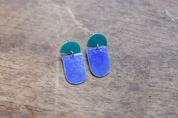 Emaillez votre paire de boucles d'oreilles en argent