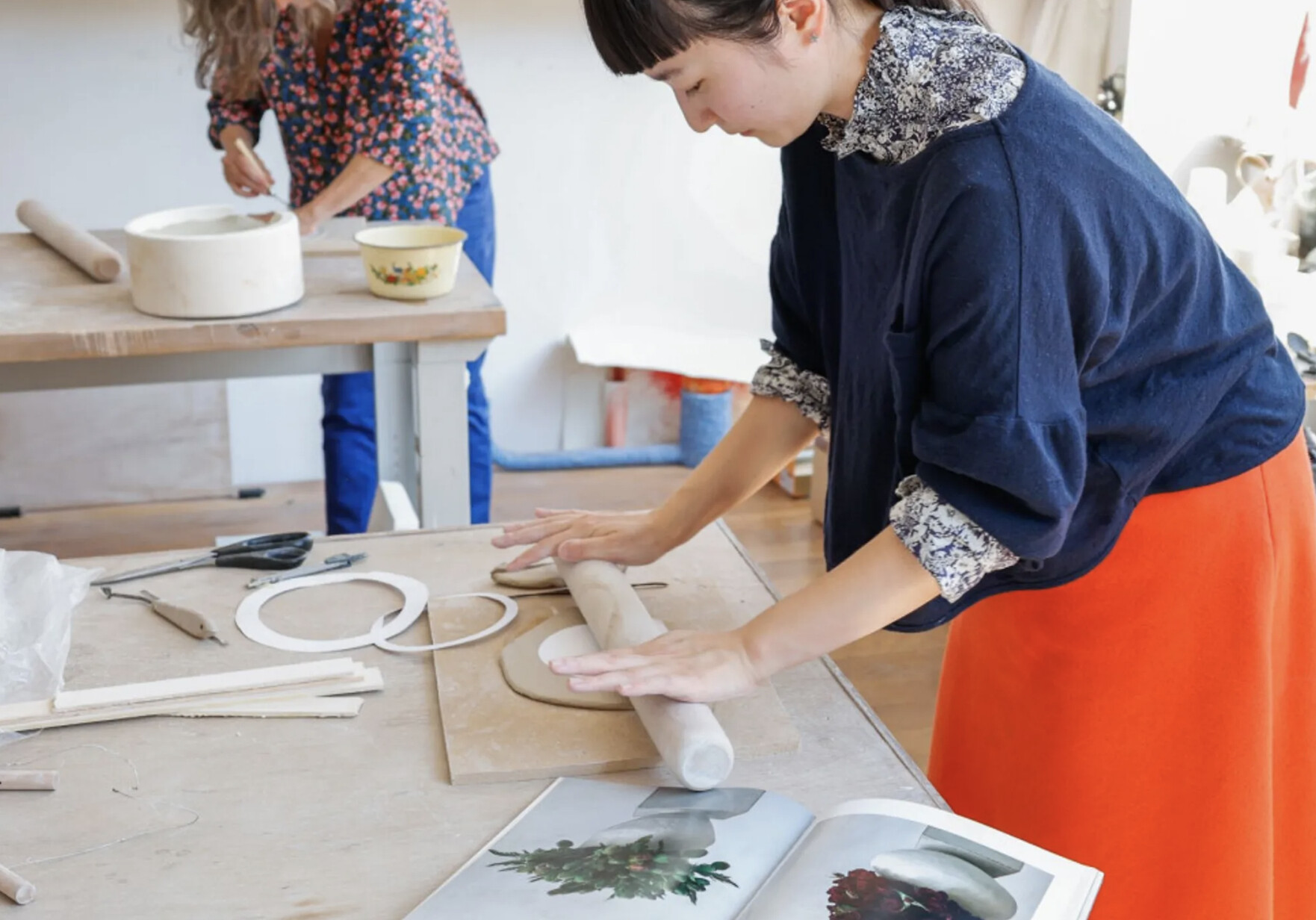 Modelez votre set à café en grès in Parijs