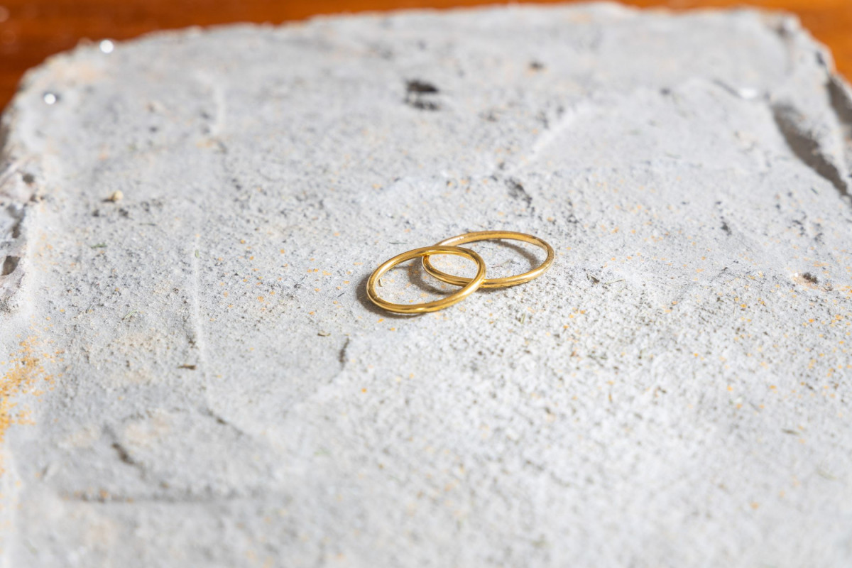 Façonnez vos alliances en or sur mesure en duo