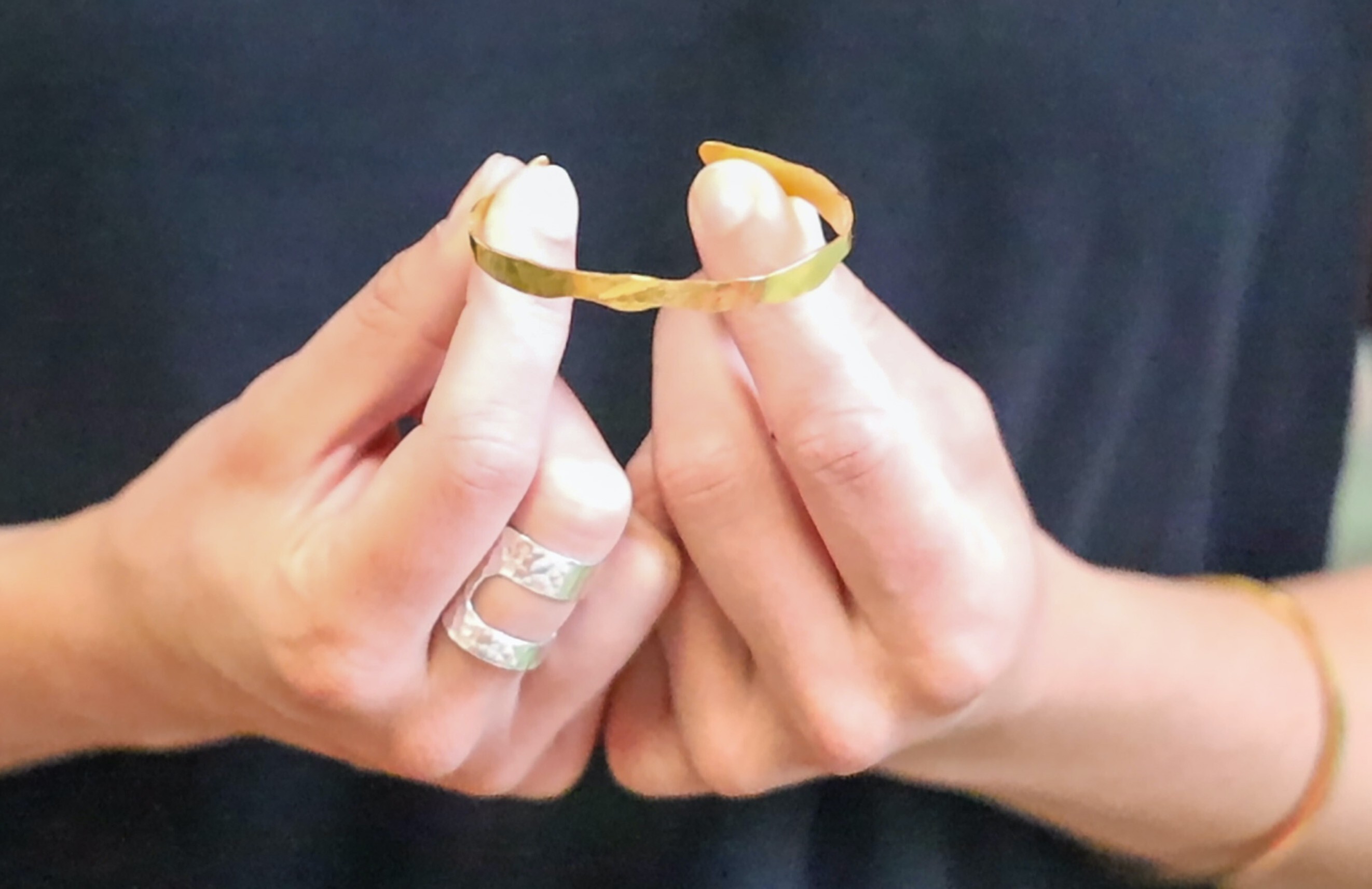 Réalisez votre bracelet jonc en argent doré