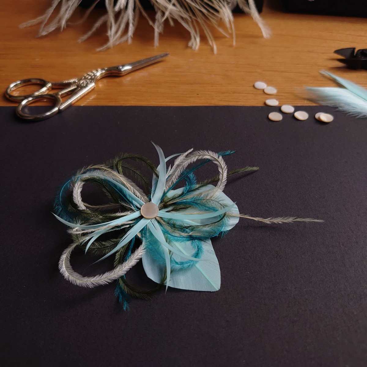 Fabriquez votre accessoire en plumes