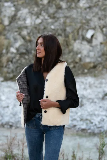 Réalisez votre gilet sans manche en fausse fourrure