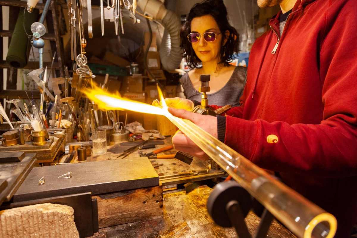 Réalisez vos perles colorées en verre de Murano