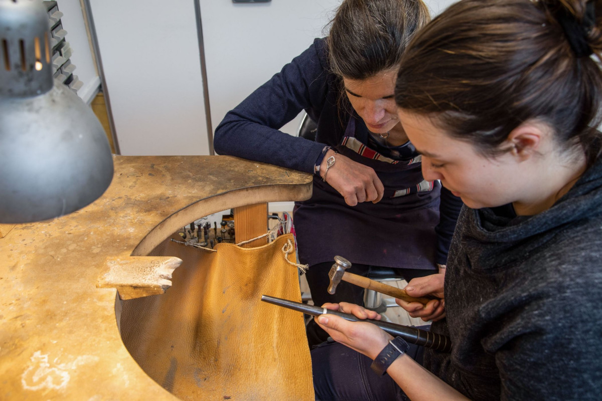 Réalisez votre bague en argent martelé