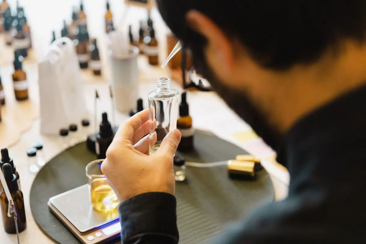 Initiate yourself into the world of natural perfumery