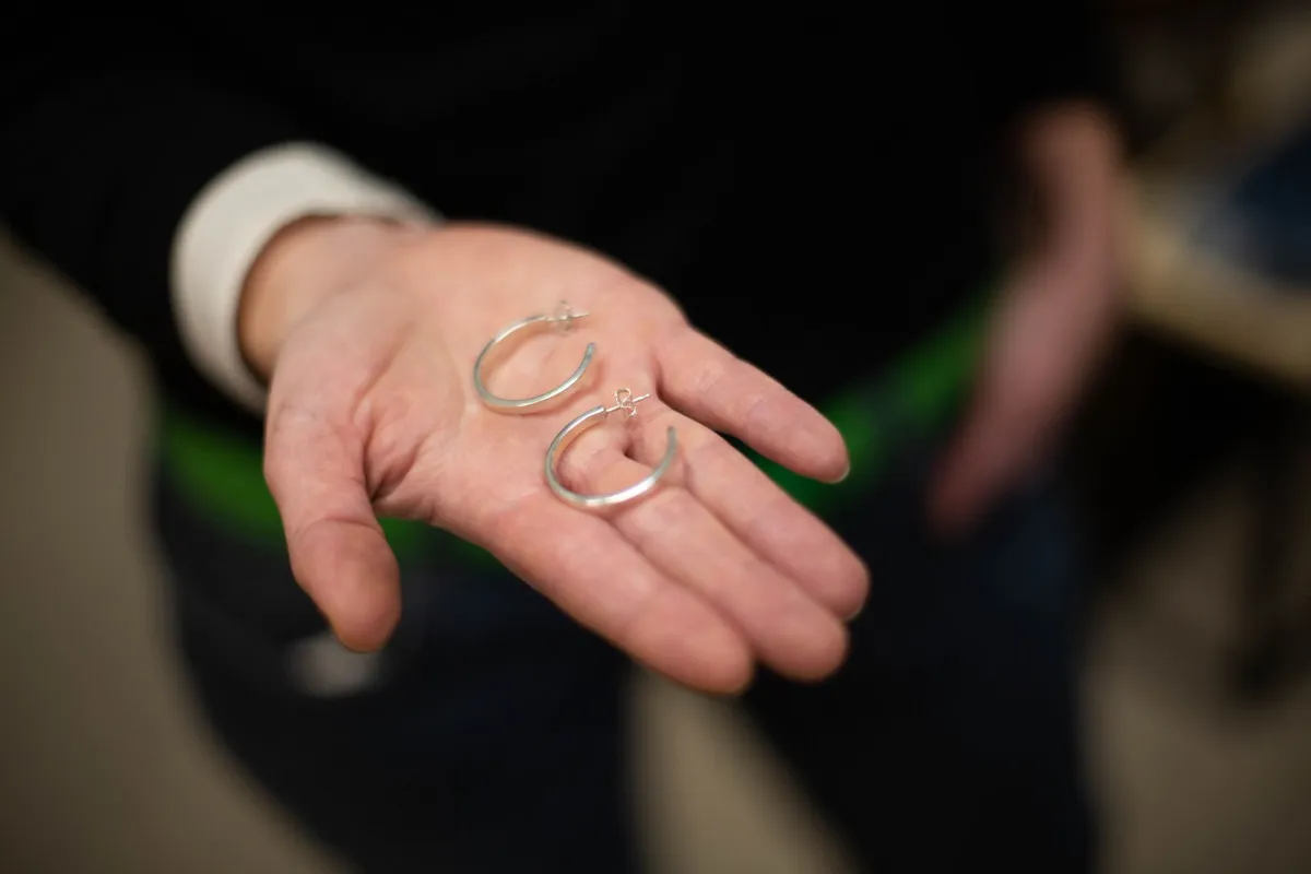 Créez vos boucles d'oreilles créoles en argent