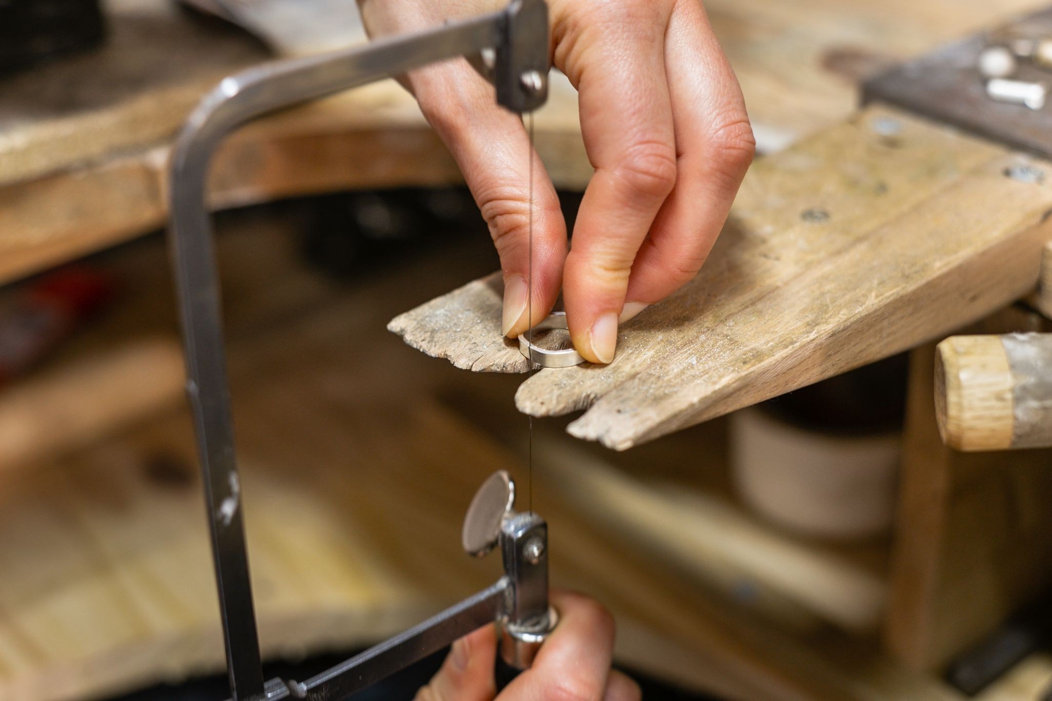 Réalisez votre bague en argent sertie d'une pierre
