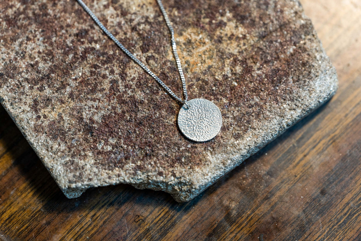 Réalisez votre collier en argent réticulé