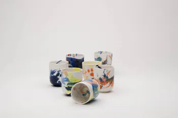 Décorez vos tasses en porcelaine en famille