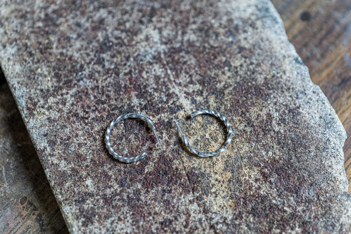 Réalisez votre paire de créoles en argent