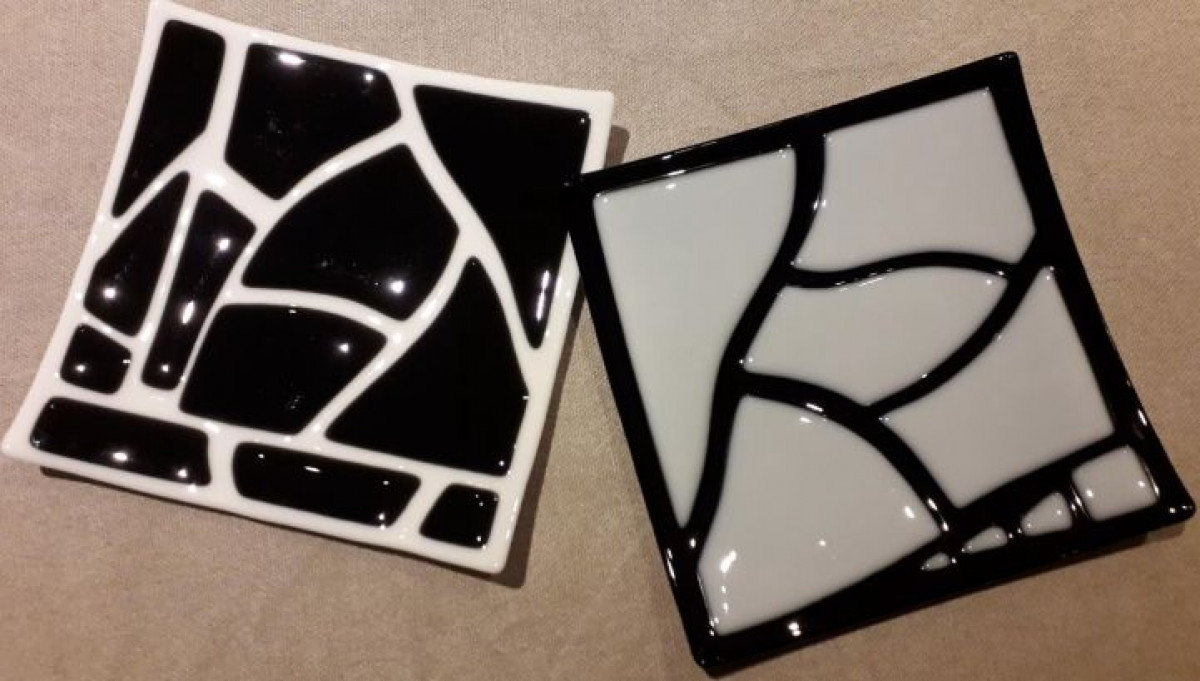 Créez votre plat noir et blanc en verre