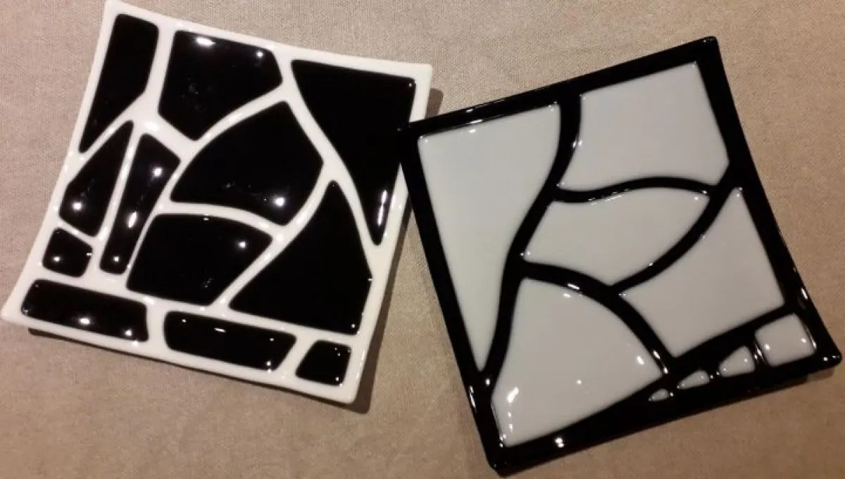 Créez votre plat noir et blanc en verre