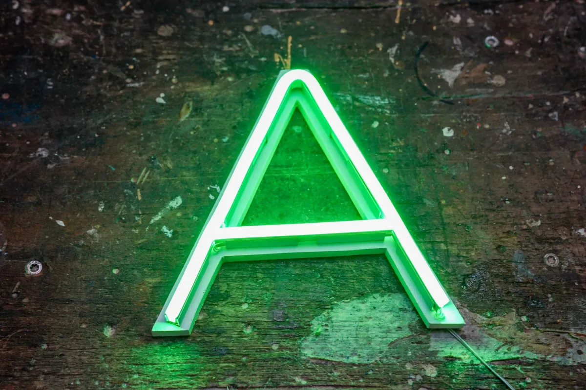 Créez votre initiale en néon-LED