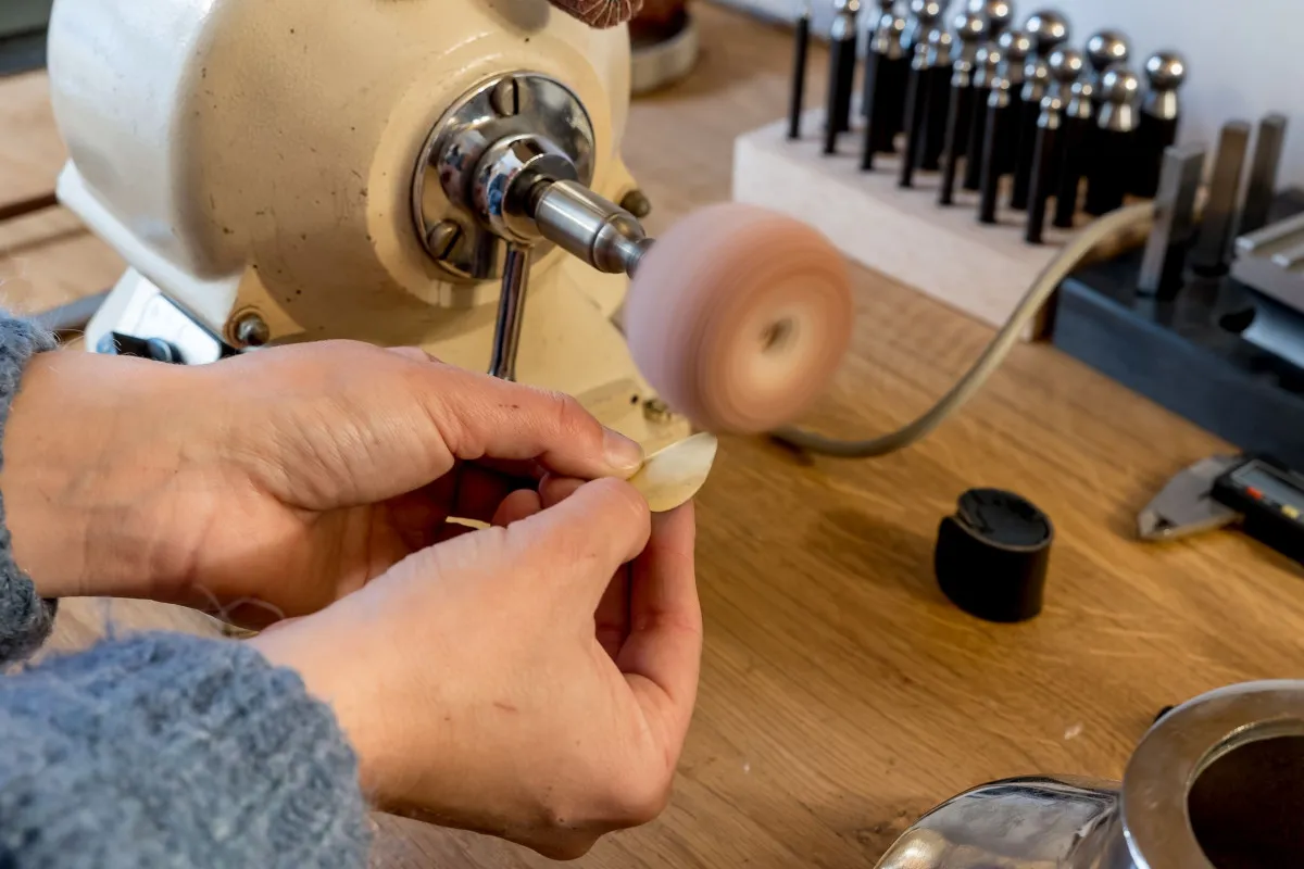 Concevez votre pendentif en or éthique 18 carats