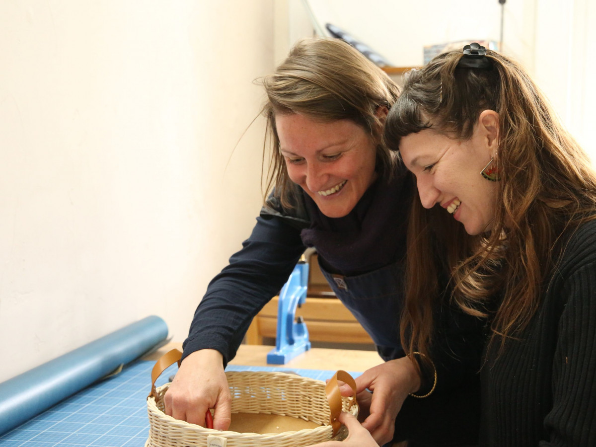 Réalisez votre plateau apéritif en rotin et cuir