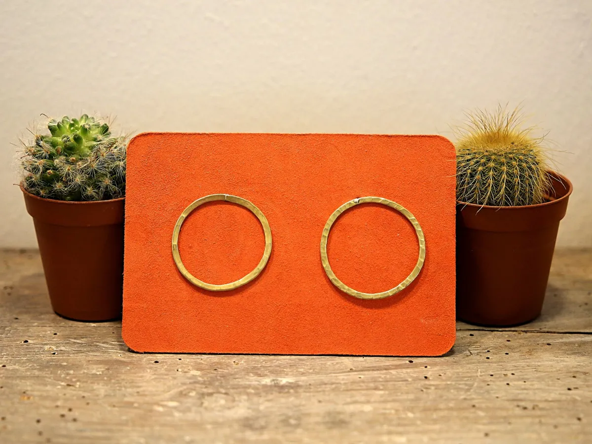 Réalisez vos boucles d'oreilles martelées