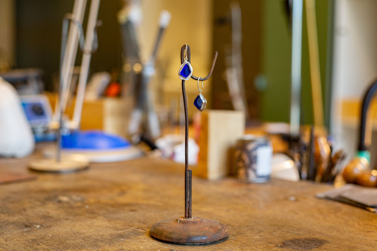 Créez vos boucles d'oreille serties en argent