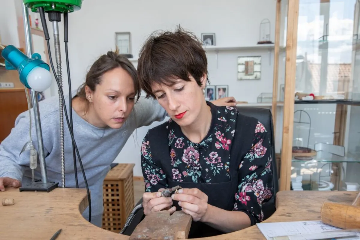 Réalisez votre bague sertie en argent