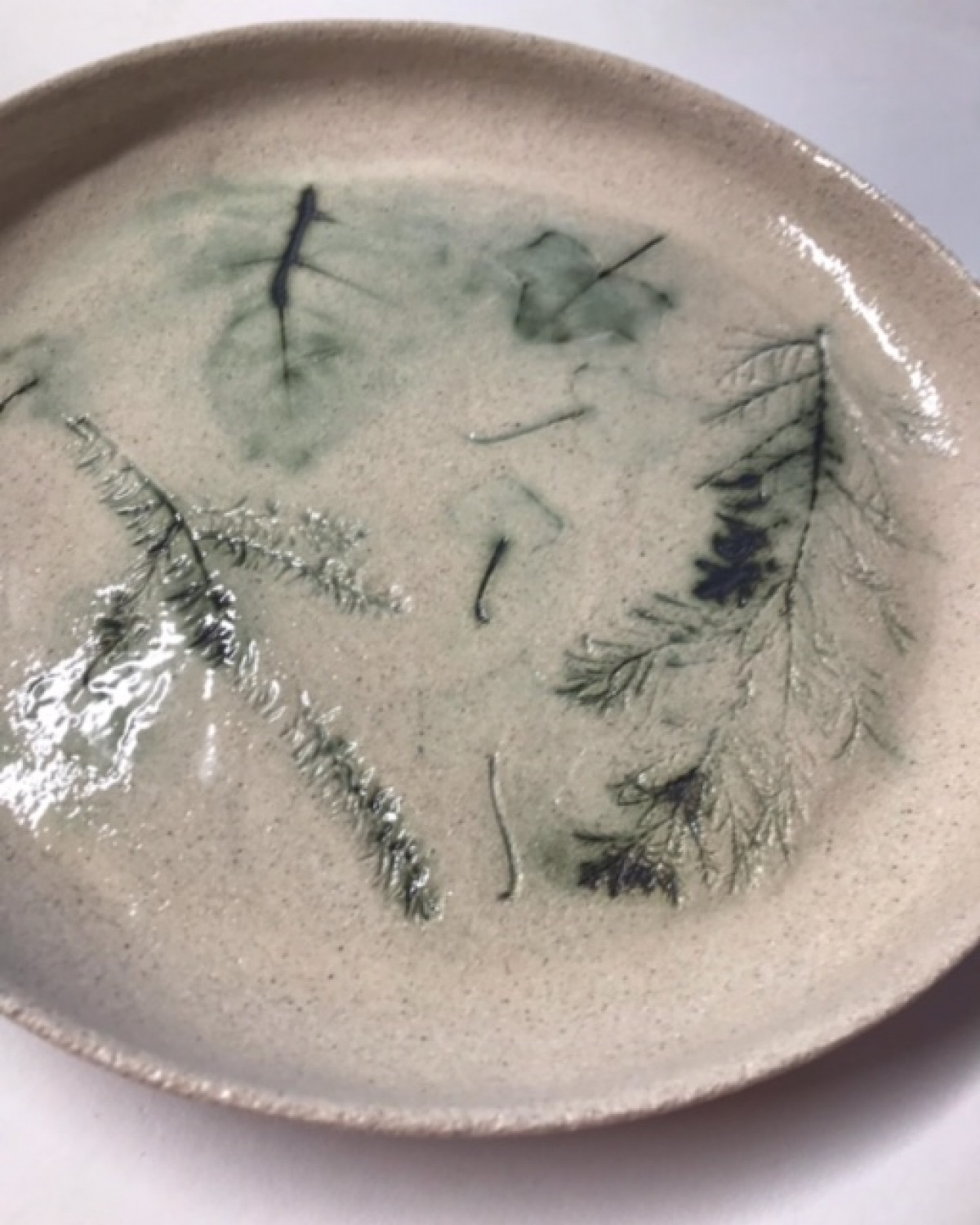 Modelez votre assiette décorée à l'estampage