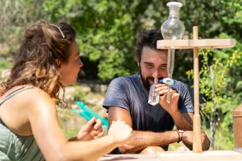 Wecandoo - Découvrez la distillation des plantes médicinales