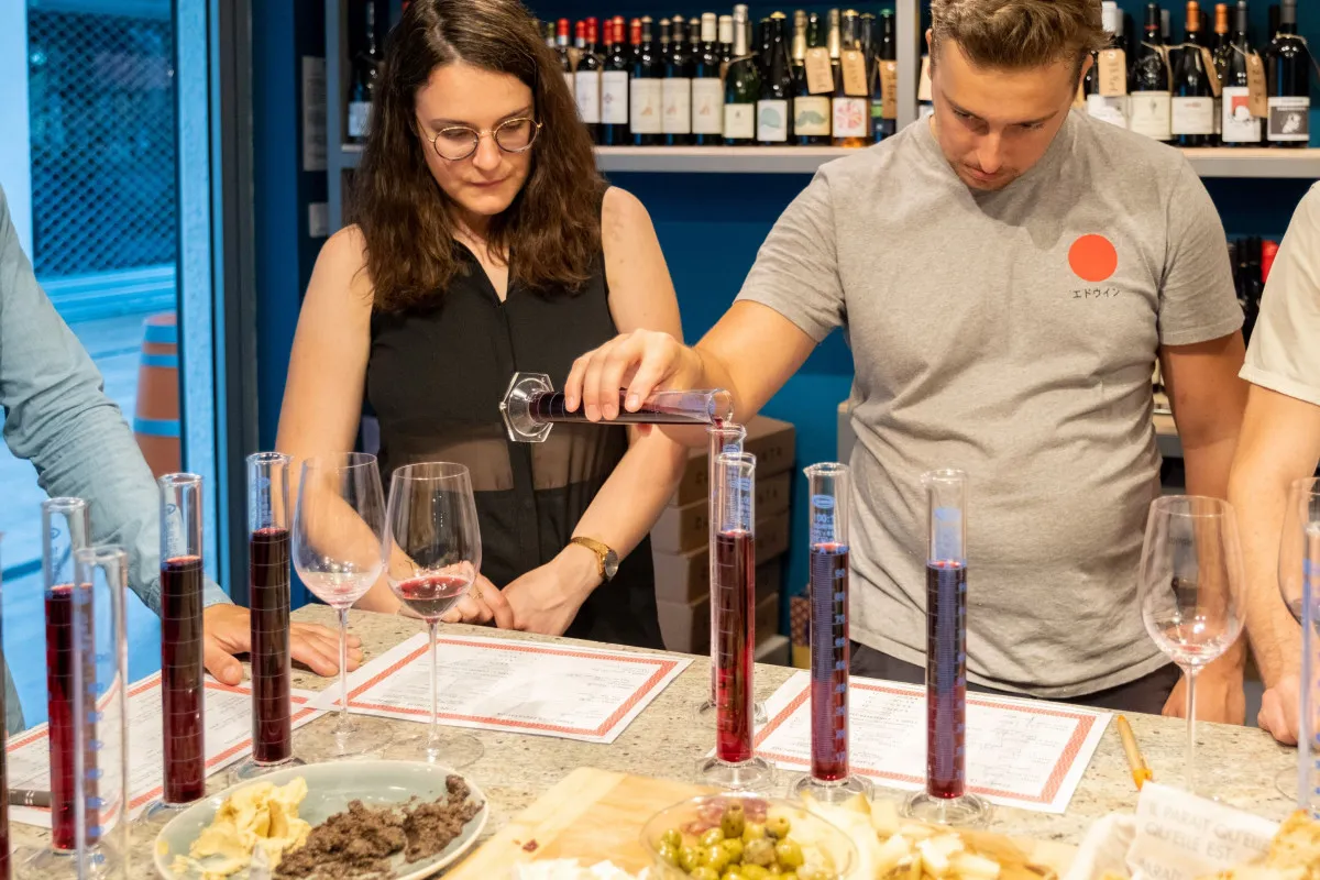 Assemblez votre vin chez un caviste