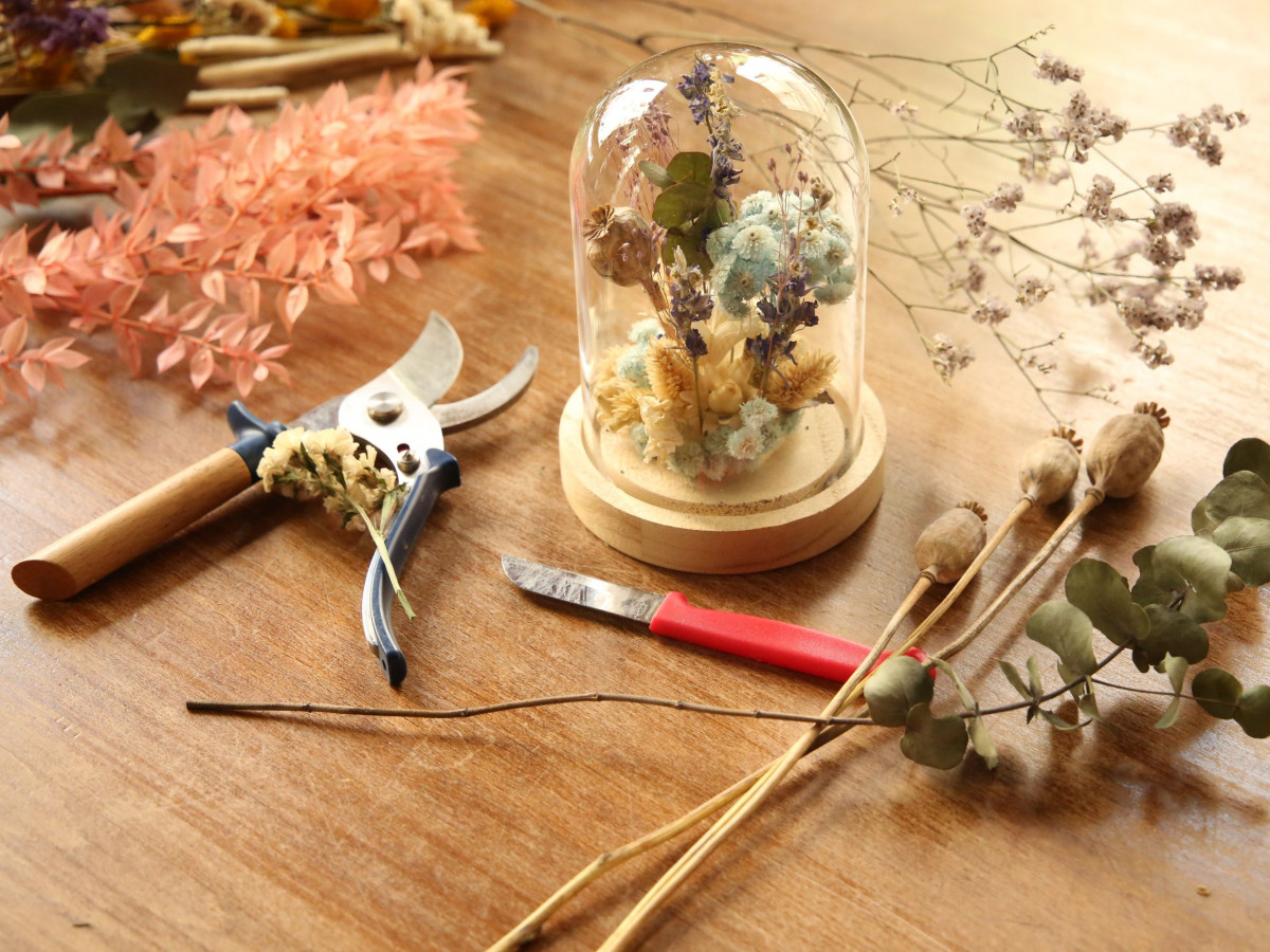 Réalisez votre cloche de fleurs séchées