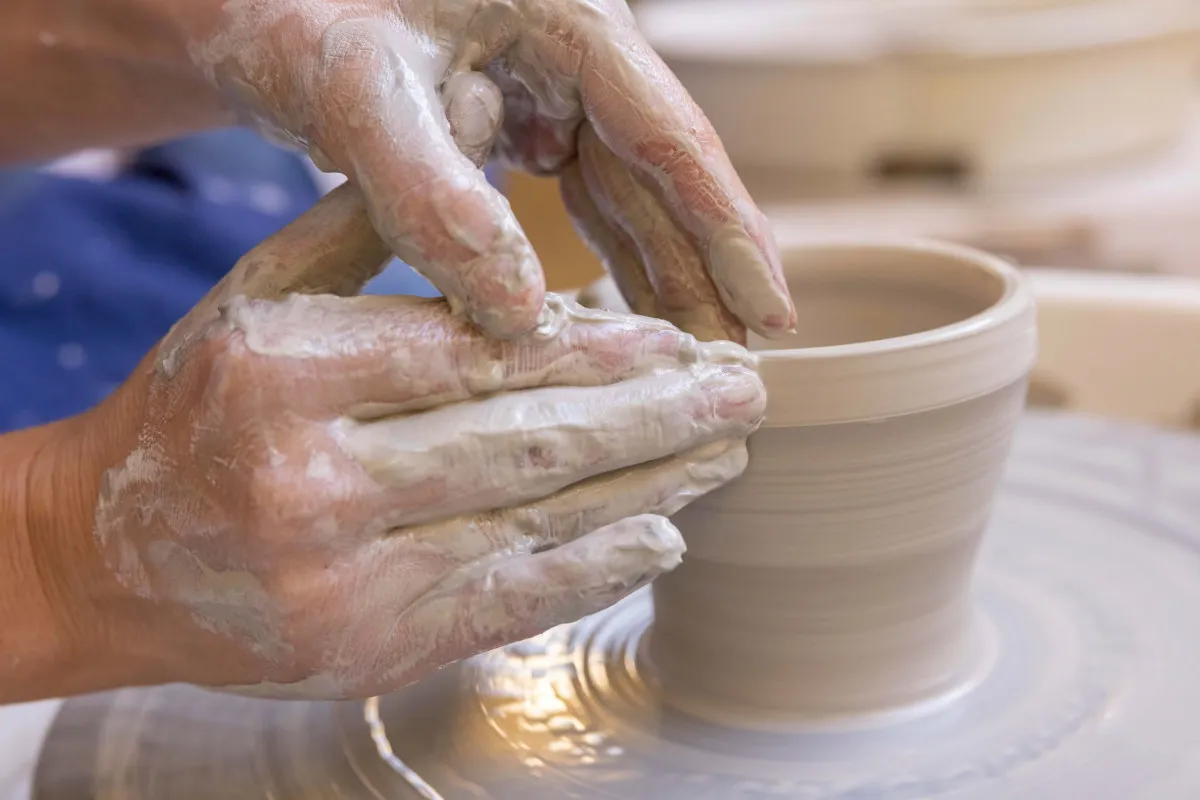 Initiez-vous au tournage de céramique