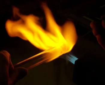 Réalisez votre bijou en verre à la flamme